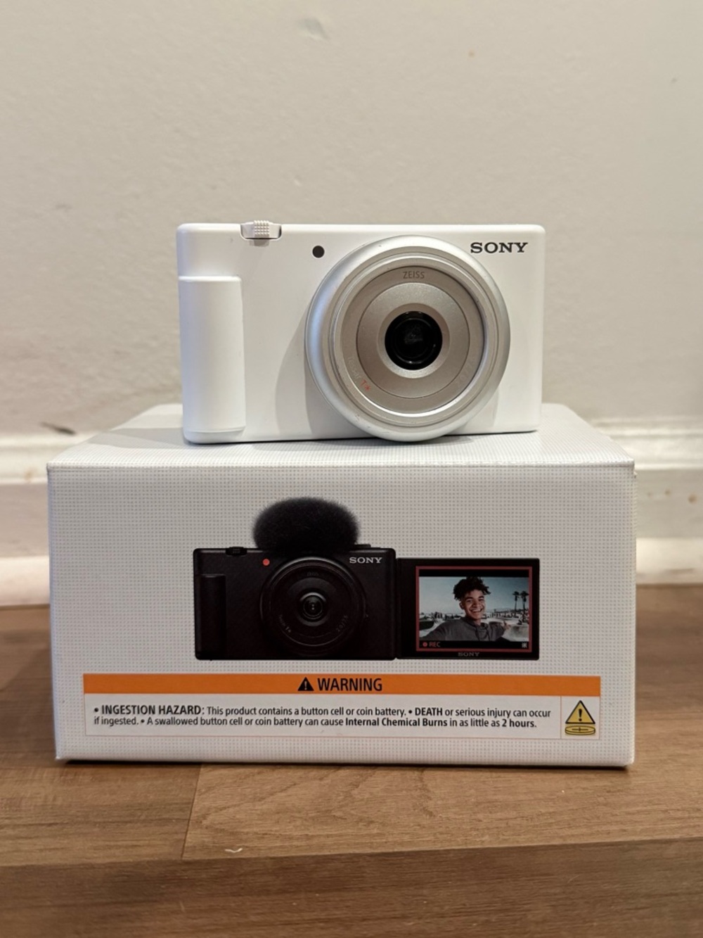 Sony ZV-1F Compact Digital Vlogging Camera (White)